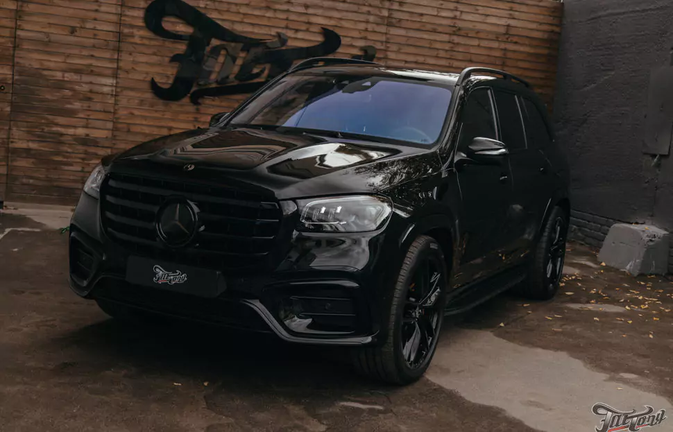 Окрас деталей Mercedes GLS после некачественных работ, оклейка полиуретаном, окрас дисков и суппортов, антихром, комплекс детейлинг-услуг
